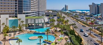 Laketown Wharf PCB, resort amenities, pools& restaurants onsite. Sleeps 6 