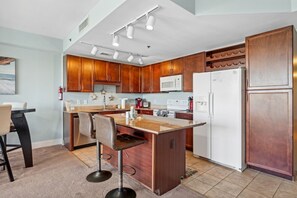 Micro-ondes, four, plaque de cuisson, lave-vaisselle