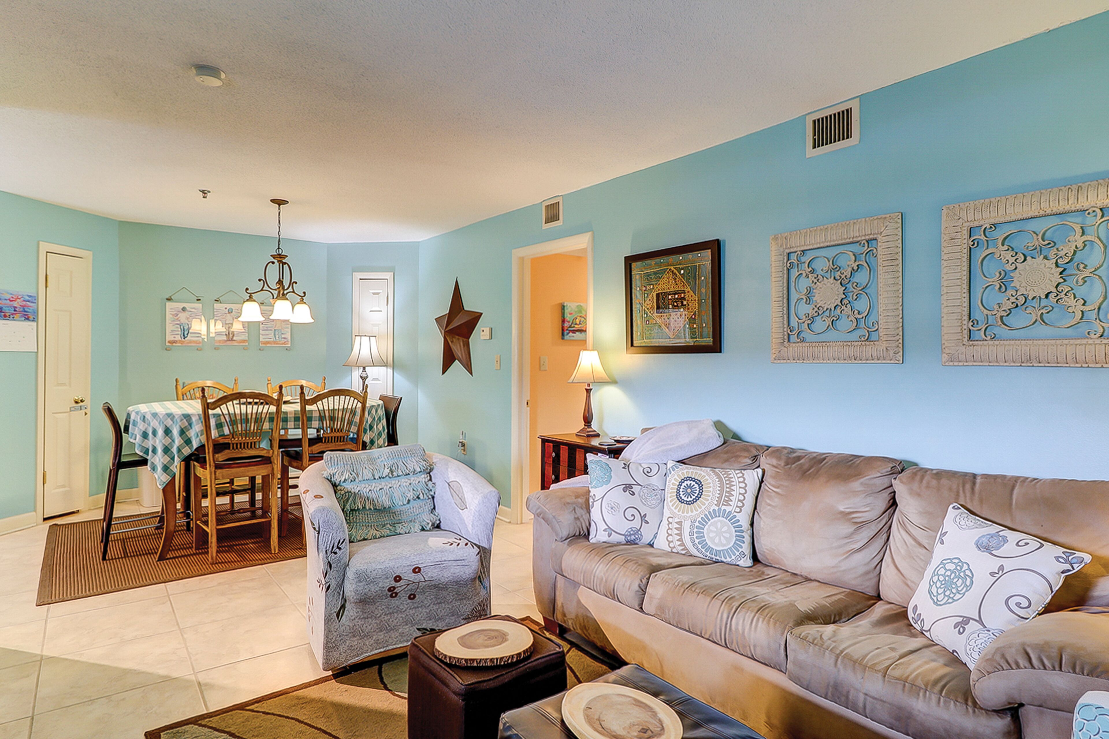 Resort condo with WiFi, pools, hot tub, sauna, gym, & beach access