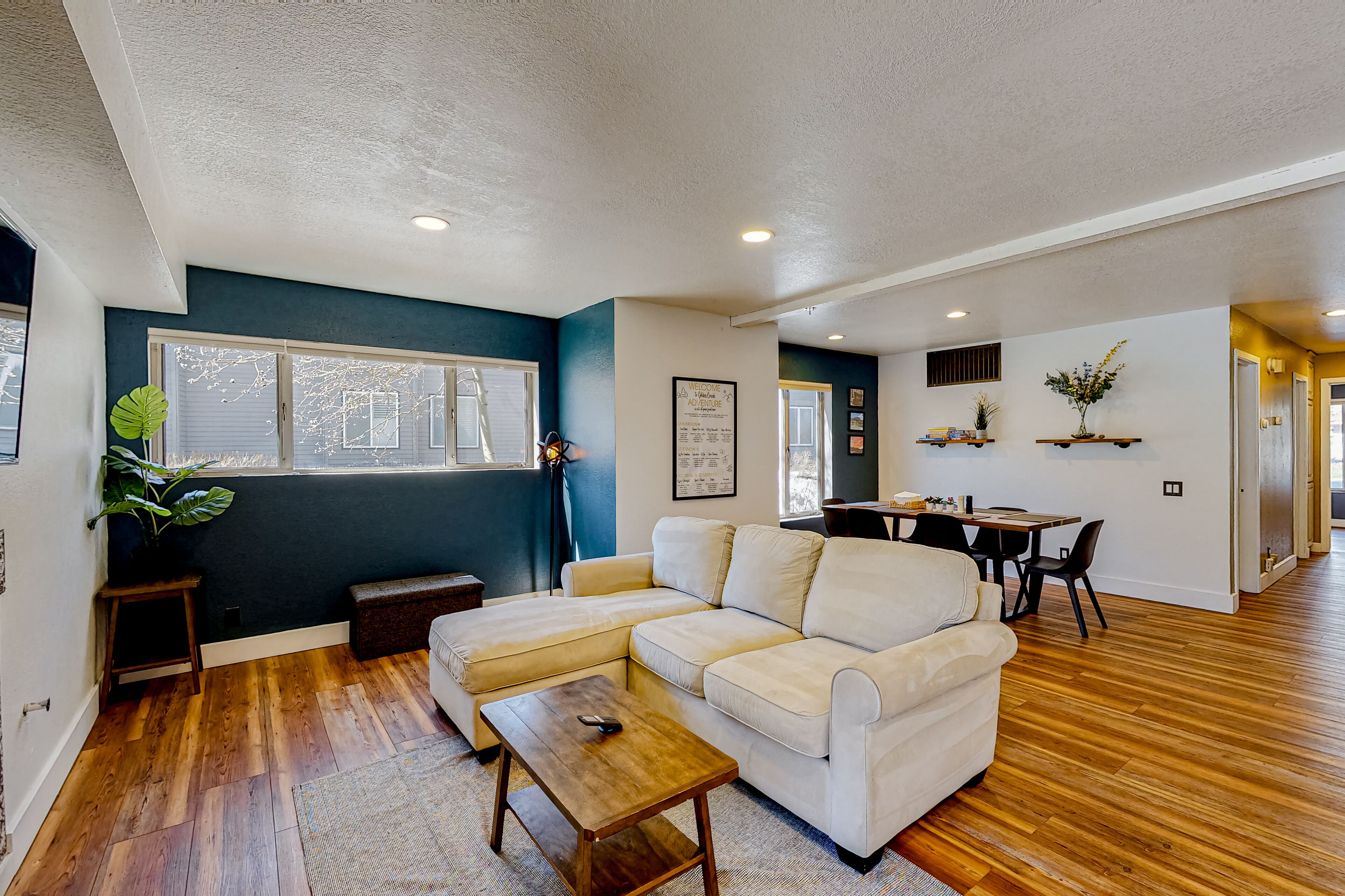 Mountain resort condo with WiFi, fireplace, grill, on-site pools, tennis, & golf