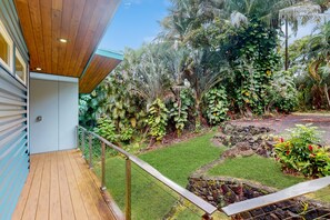 Property grounds - Tranquil Island Escape | Walk to Kehena  Beach | Washer & dryer, WiFi (Pahoa)