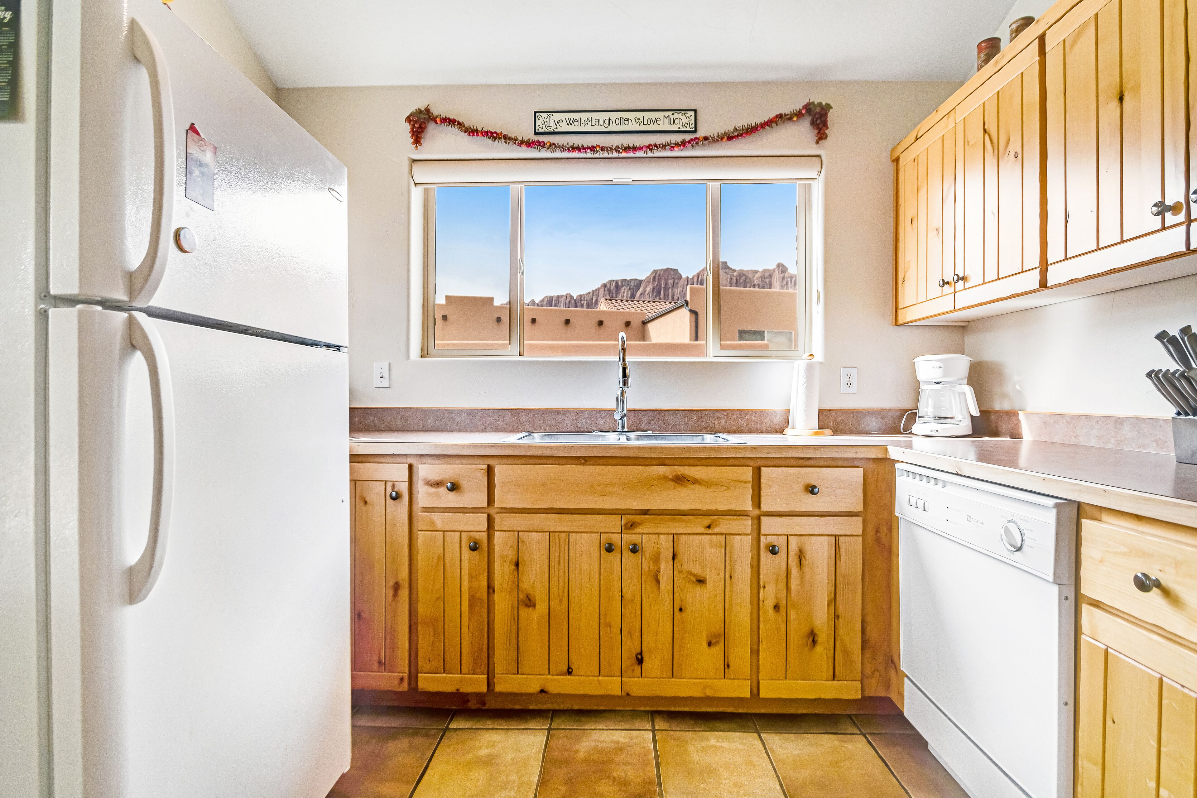 Fantastic retreat near national parks & town with shared pool/hot tub & tennis