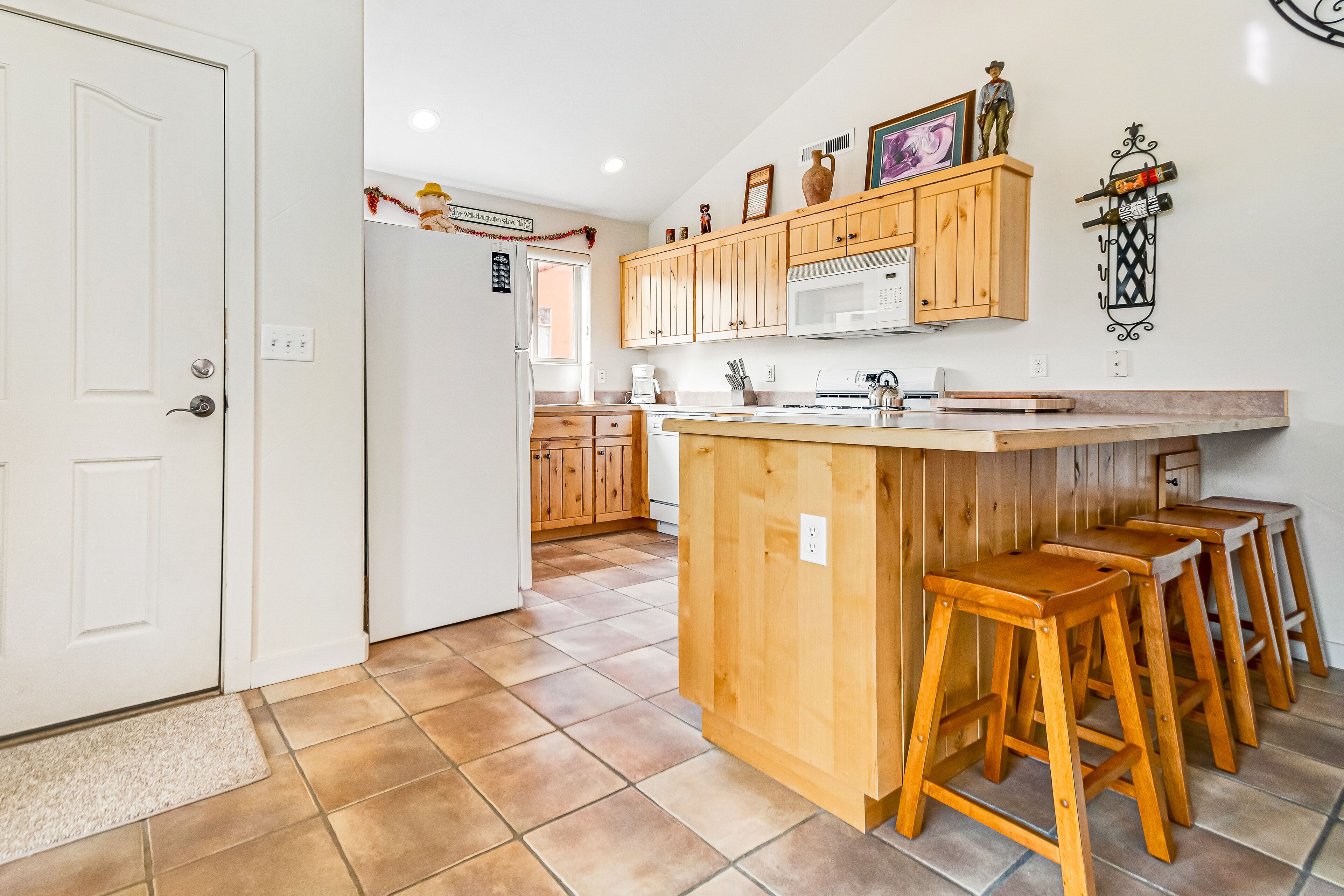 Fantastic retreat near national parks & town with shared pool/hot tub & tennis