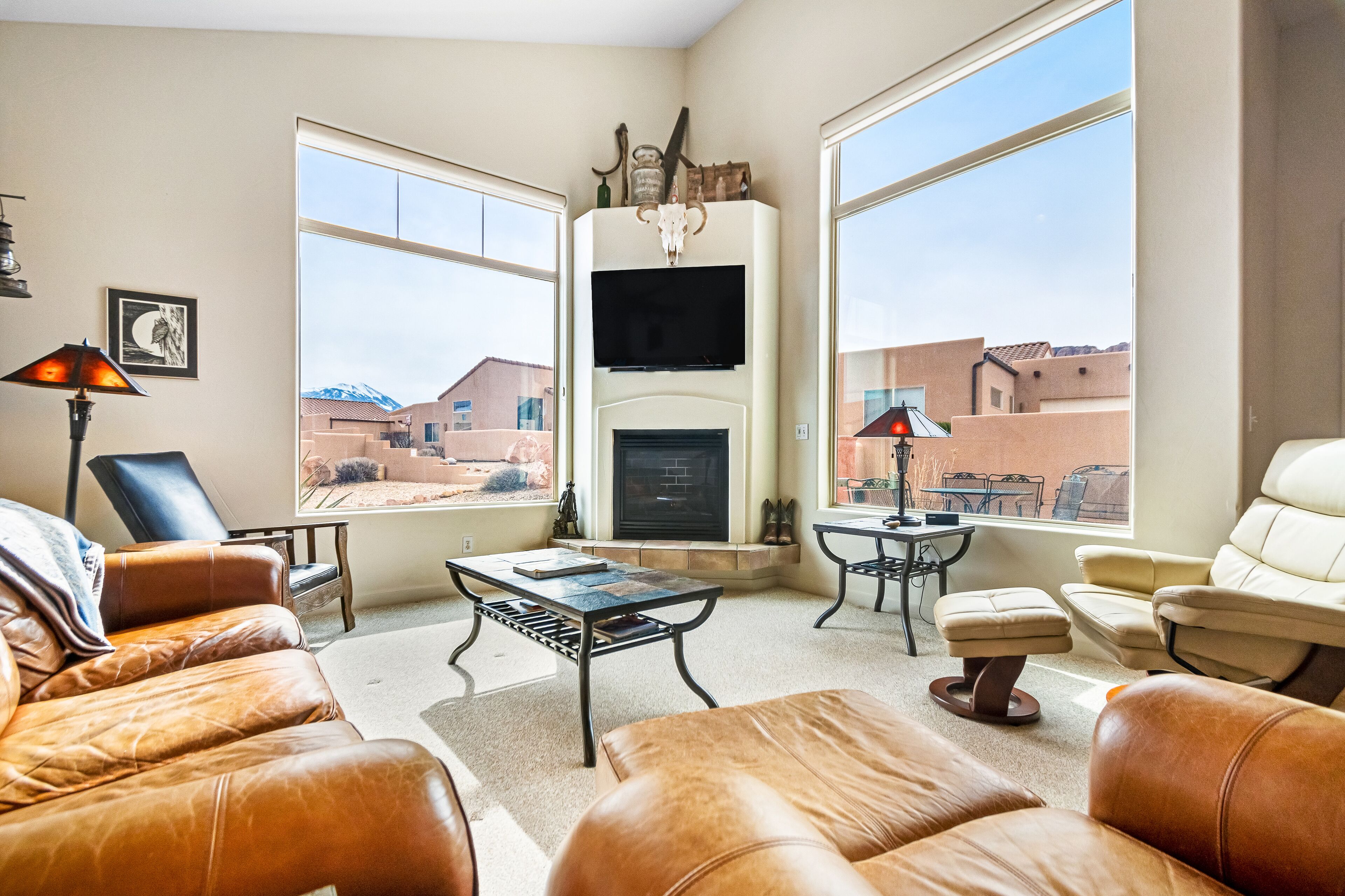 Fantastic retreat near national parks & town with shared pool/hot tub & tennis