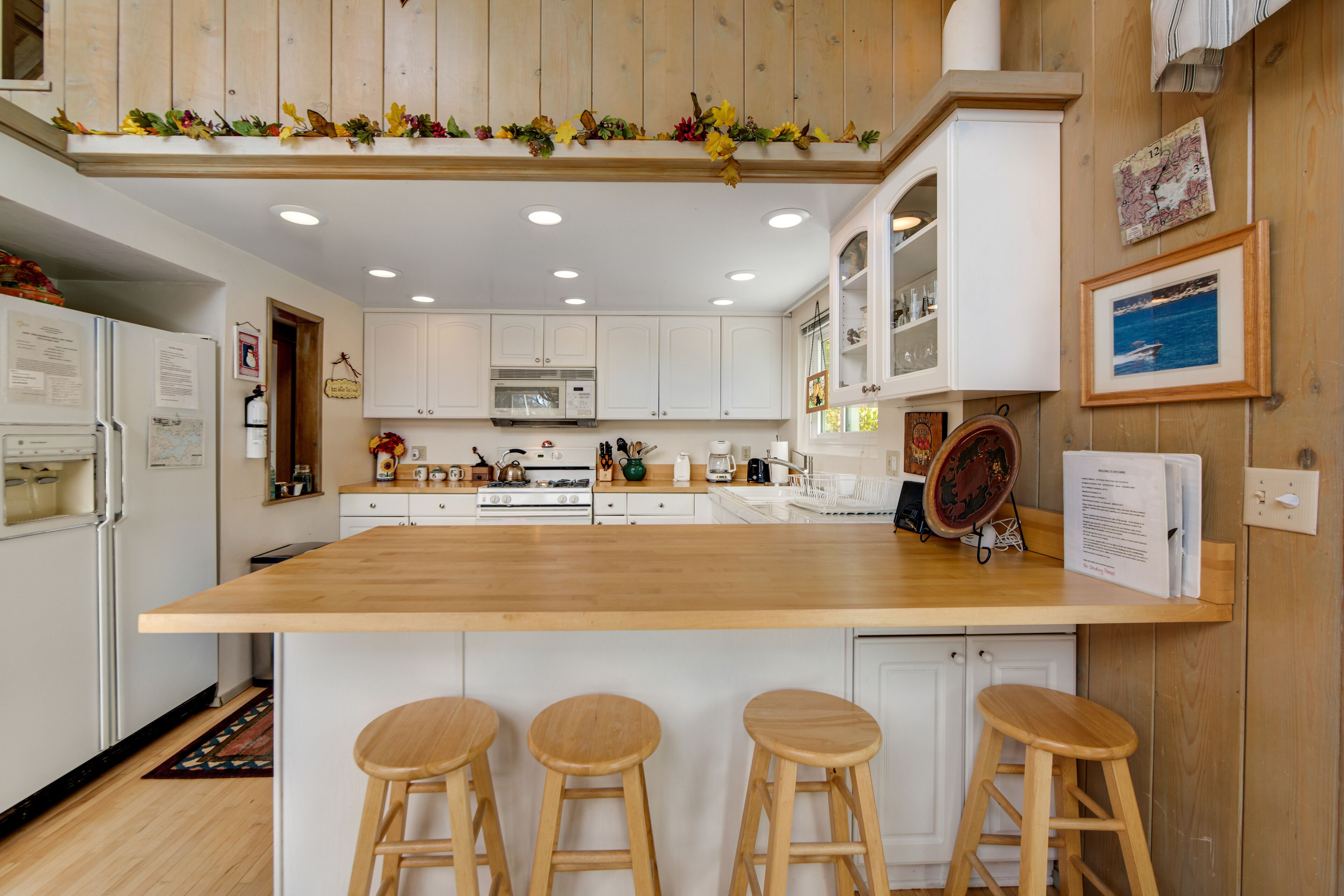 Mountain-view home with fireplace, deck, central AC, game room & washer/dryer