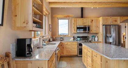 Casa Cielo | New Desert Hideaway | Mountain View, Custom Décor, Hot Tub