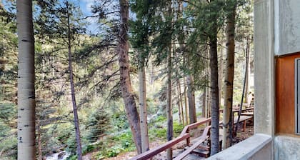Designer Forest-View Condo with Balcony, Wood Stove & Sunroom - Near Slopes