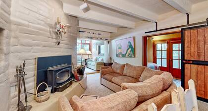 Designer Forest-View Condo with Balcony, Wood Stove & Sunroom - Near Slopes