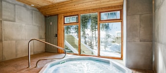 Ski-In, Ski-Out Condo at Sierra Del Sol with Sauna & Views, Walk to Village