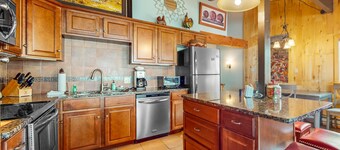 Large mountainside condo at Taos Ski Valley with views  & balcony - near hiking