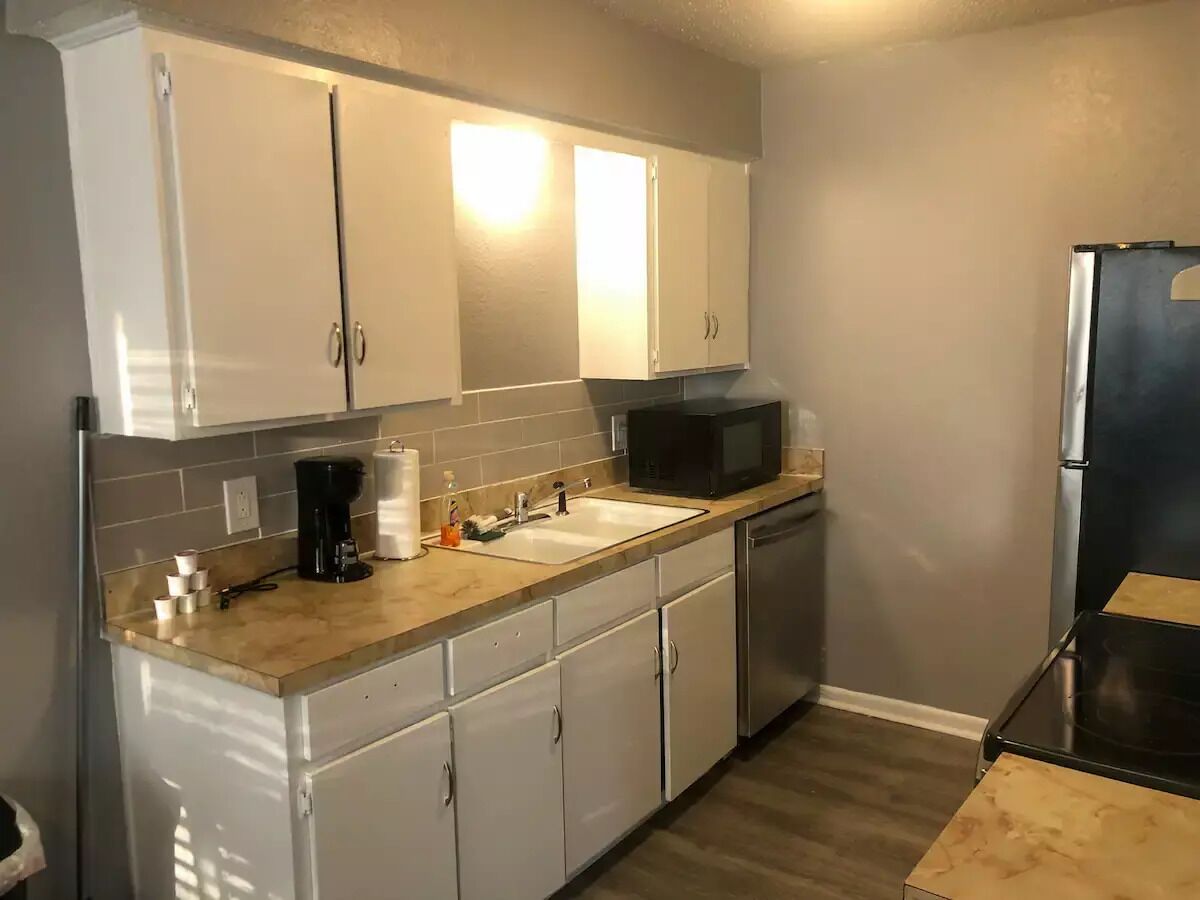 One bed/one bath apartment ★ Experienced Hosts ★