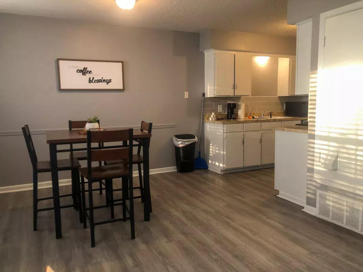 One bed/one bath apartment ★ Experienced Hosts ★