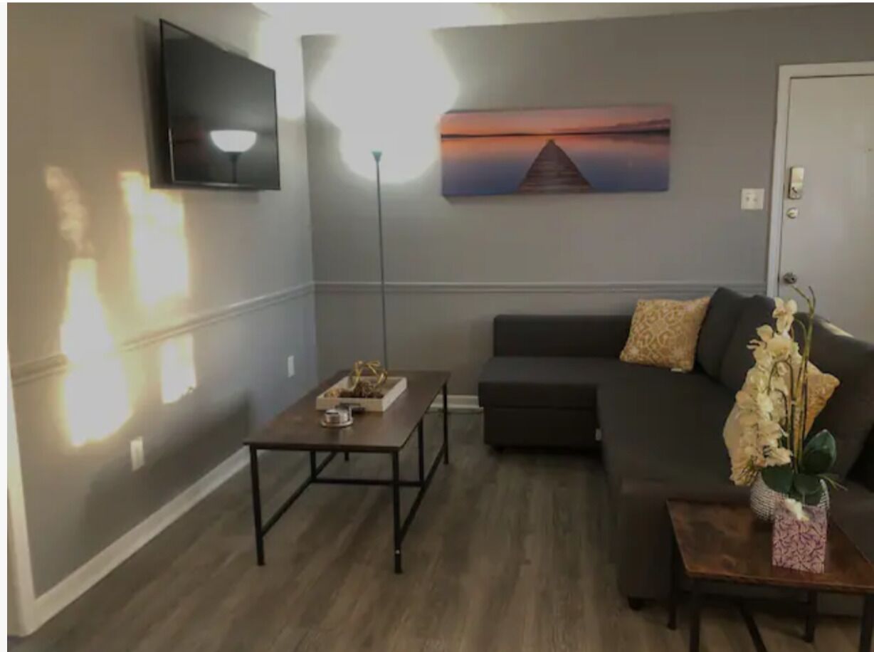 One bed/one bath apartment ★ Experienced Hosts ★