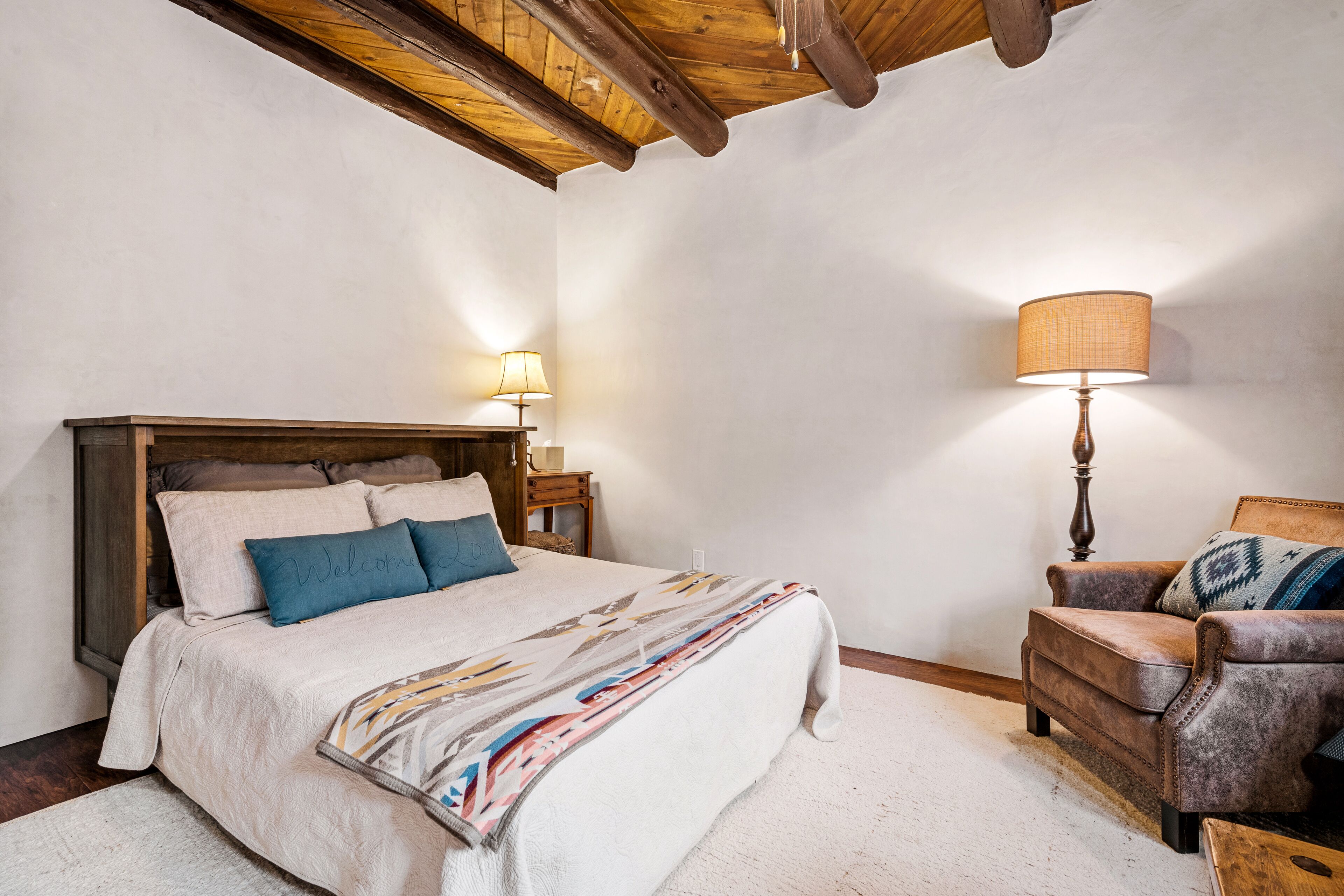 Southwestern home with cozy fireplaces, grill & washer/dryer - near Taos Plaza