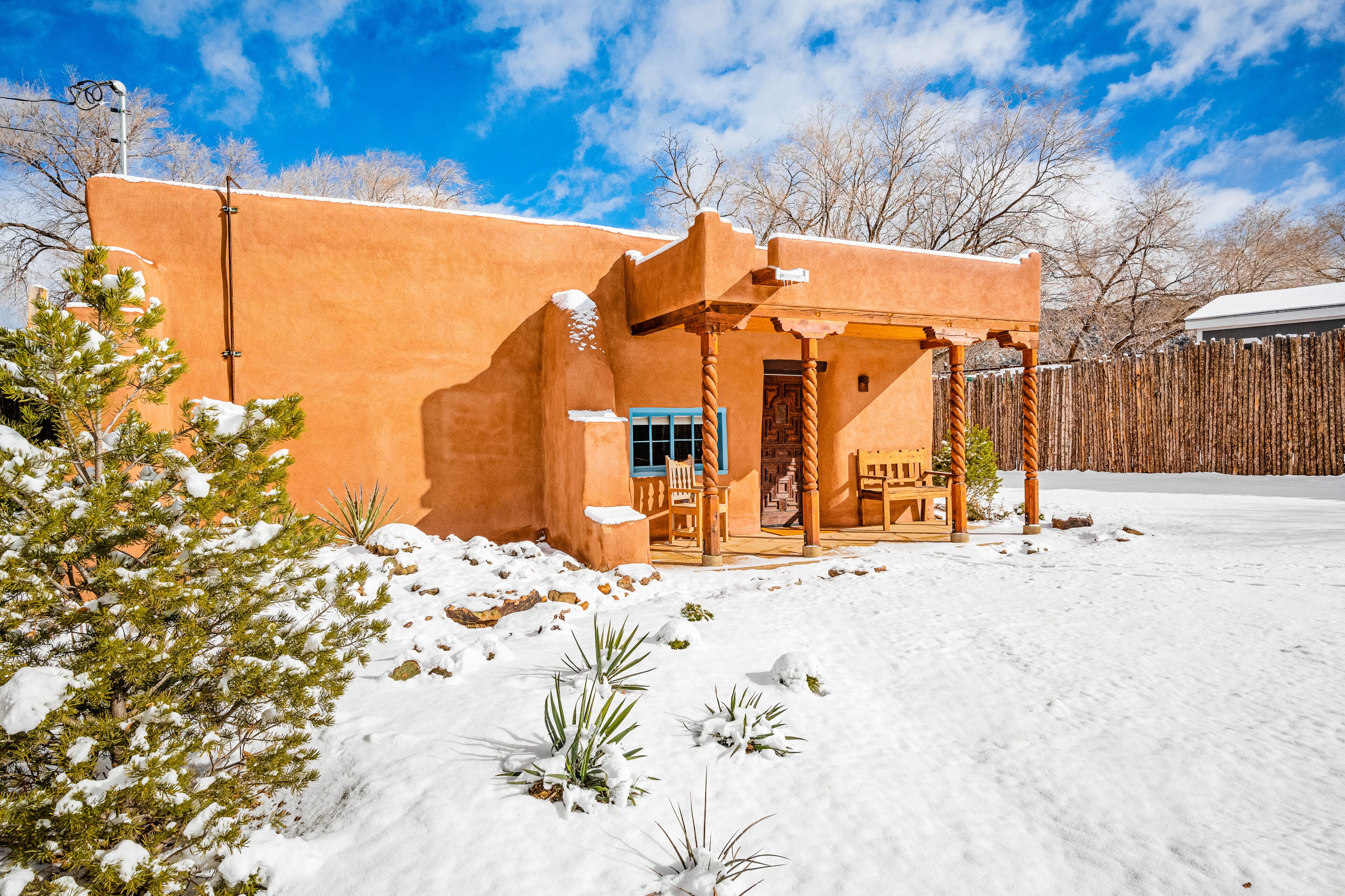 Southwestern home with cozy fireplaces, grill & washer/dryer - near Taos Plaza