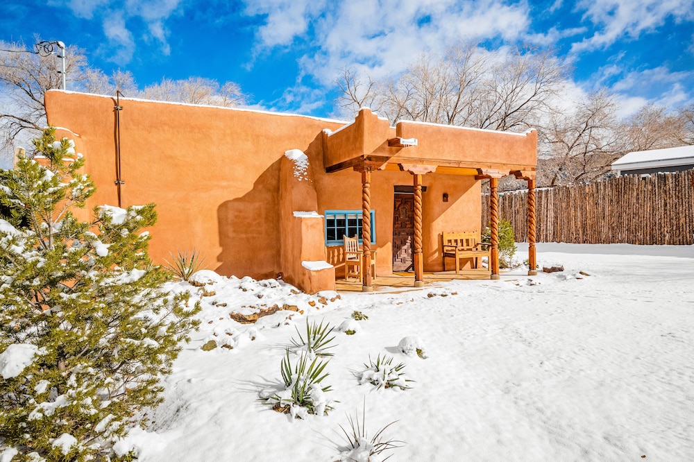 Southwestern home with cozy fireplaces, grill & washer/dryer - near Taos Plaza