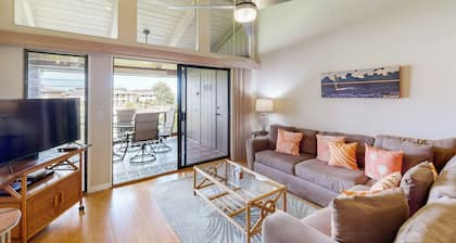 Beautiful home w/ocean & fairway views from lanai, shared pool/hot tub, & tennis