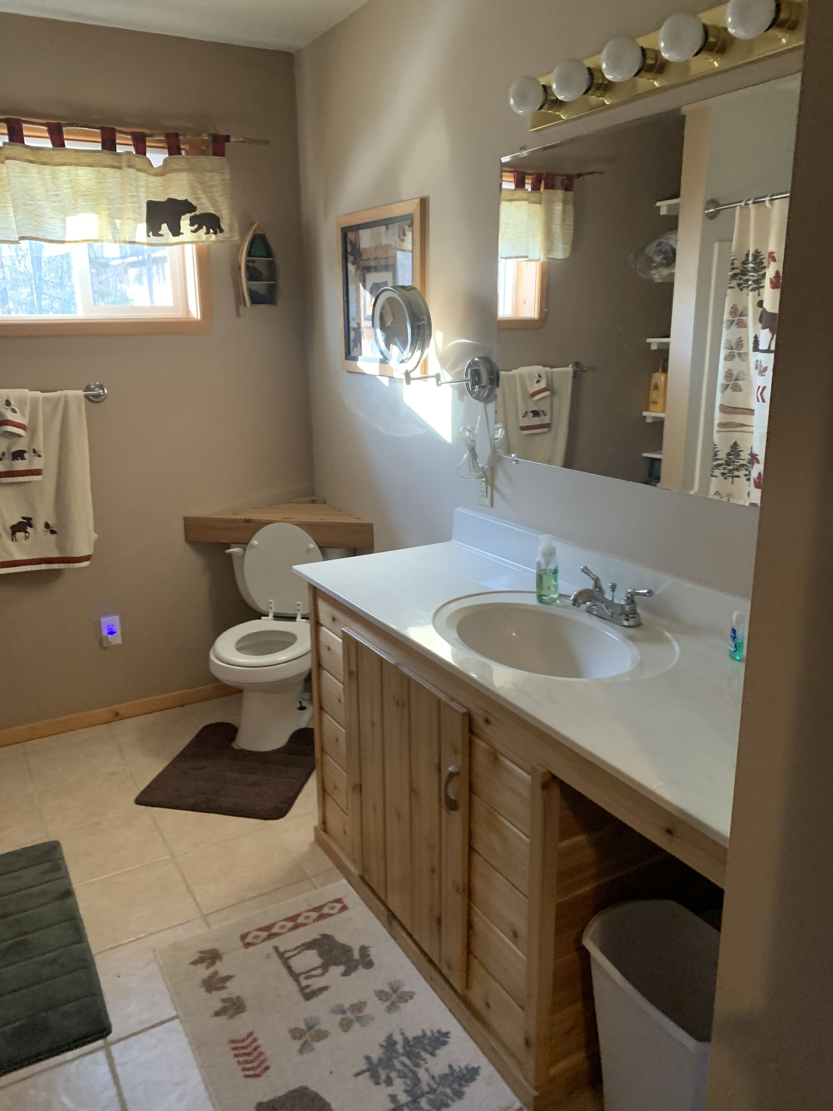 Spacious Northwoods Cabin with Amazing Game Room