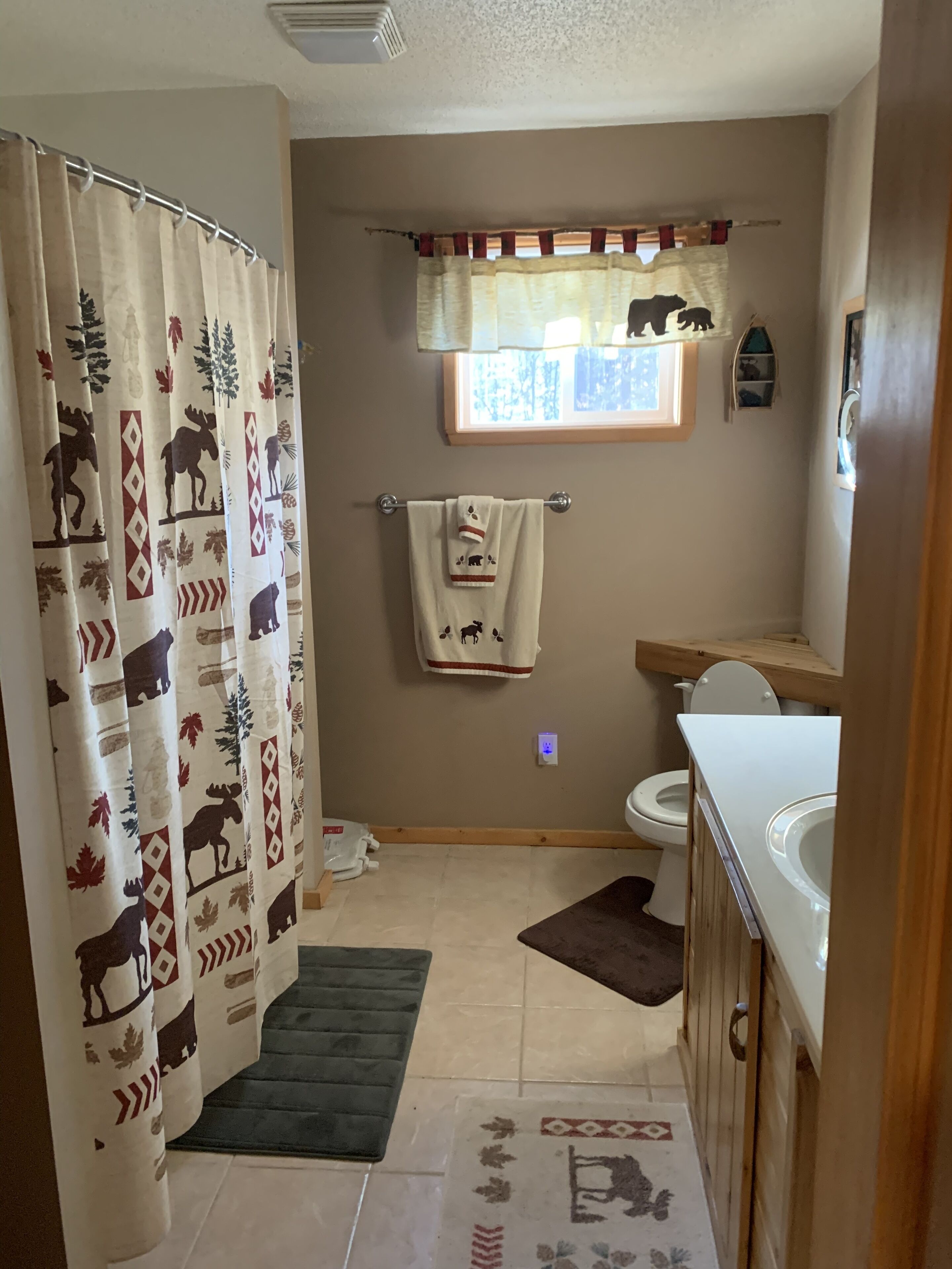 Spacious Northwoods Cabin with Amazing Game Room