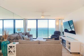 Smart TV, DVD player - Capri by the Sea 607 | Ocean View | Full Kitchen | Private Bedroom | Beach Access | On the Boardwalk (San Diego)