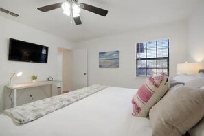 2 Schlafzimmer, Schreibtisch, Bügeleisen/Bügelbrett, Reisekinderbett