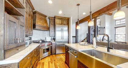 Ski-in/ski-out Deer Valley/Jordanelle family lodge with private hot tub