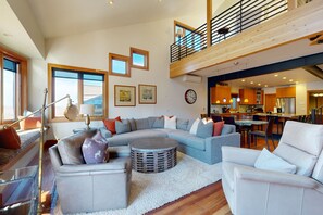 Fernseher, Kamin, DVD-Player