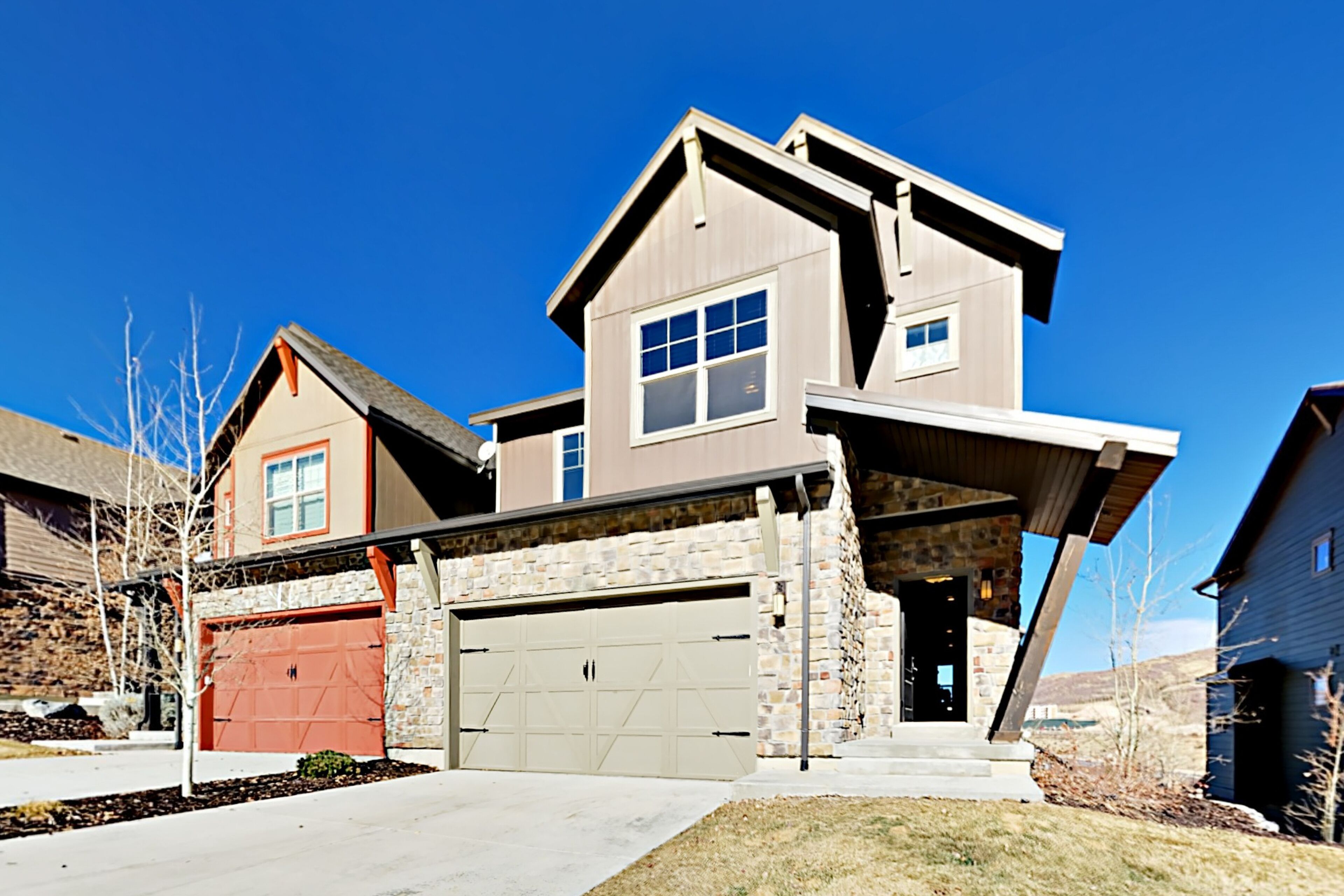 Stylish 3,100 Square Foot Townhome w/ Pool & Spa - 12 Minutes to Park City