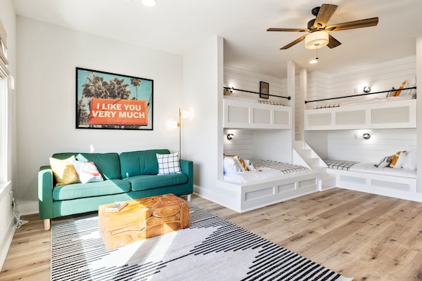 Bunk Room - Couch & Bunks for 5, upstairs