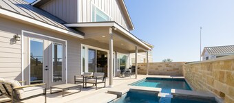 Reina Del Lago - BRAND NEW Lake LBJ, Private Heated Pool, Community Boat Ramp