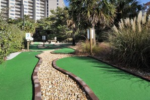 Property grounds - Delightful beach home w/shared pool, central AC & WiFi - short walk to the beach (Miramar Beach)