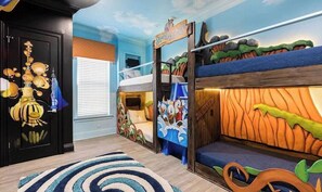 8 habitaciones, escritorio y tabla de planchar con plancha