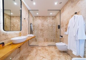 Junior Studio Suite | Bathroom | Shower, hair dryer, bathrobes, towels