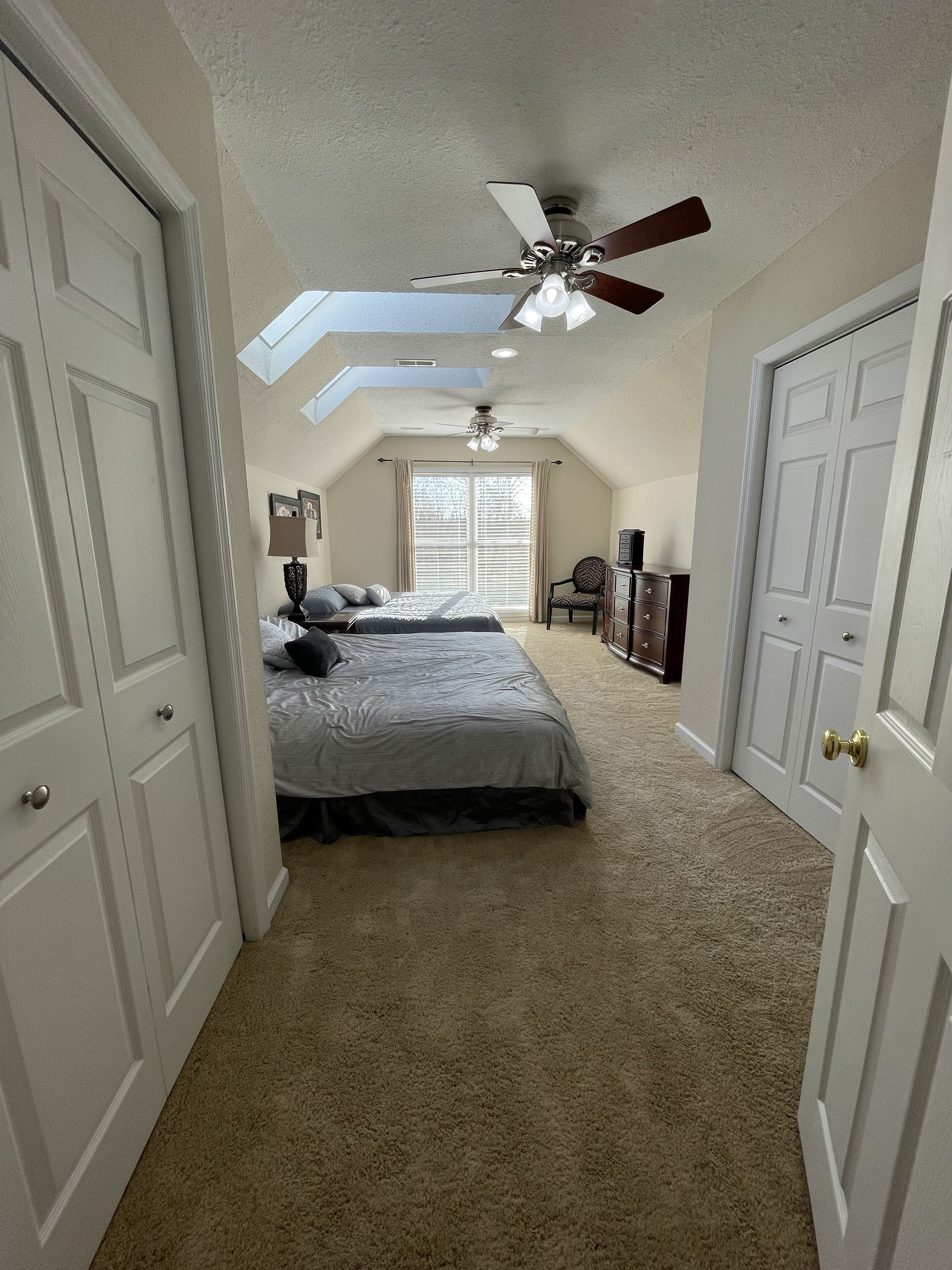 Beautiful Sunrise, Rural, close to town, near wineries, next to Sunset Bluffs!