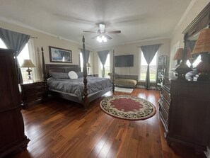 5 bedrooms, desk, iron/ironing board, free WiFi