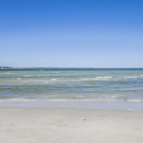 BAYHAMAS ✌️❤️ Beachfront Home 3 Bedrooms-Private-White Stone- Sauna-Dock