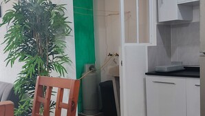 Geladeira, micro-ondas, fogão, liquidificador