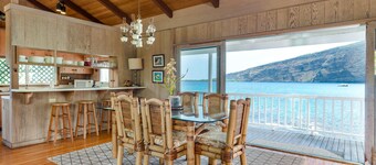 Oceanfront Kealakekua Bay Retreat w/ Breathtaking Views from Every Room