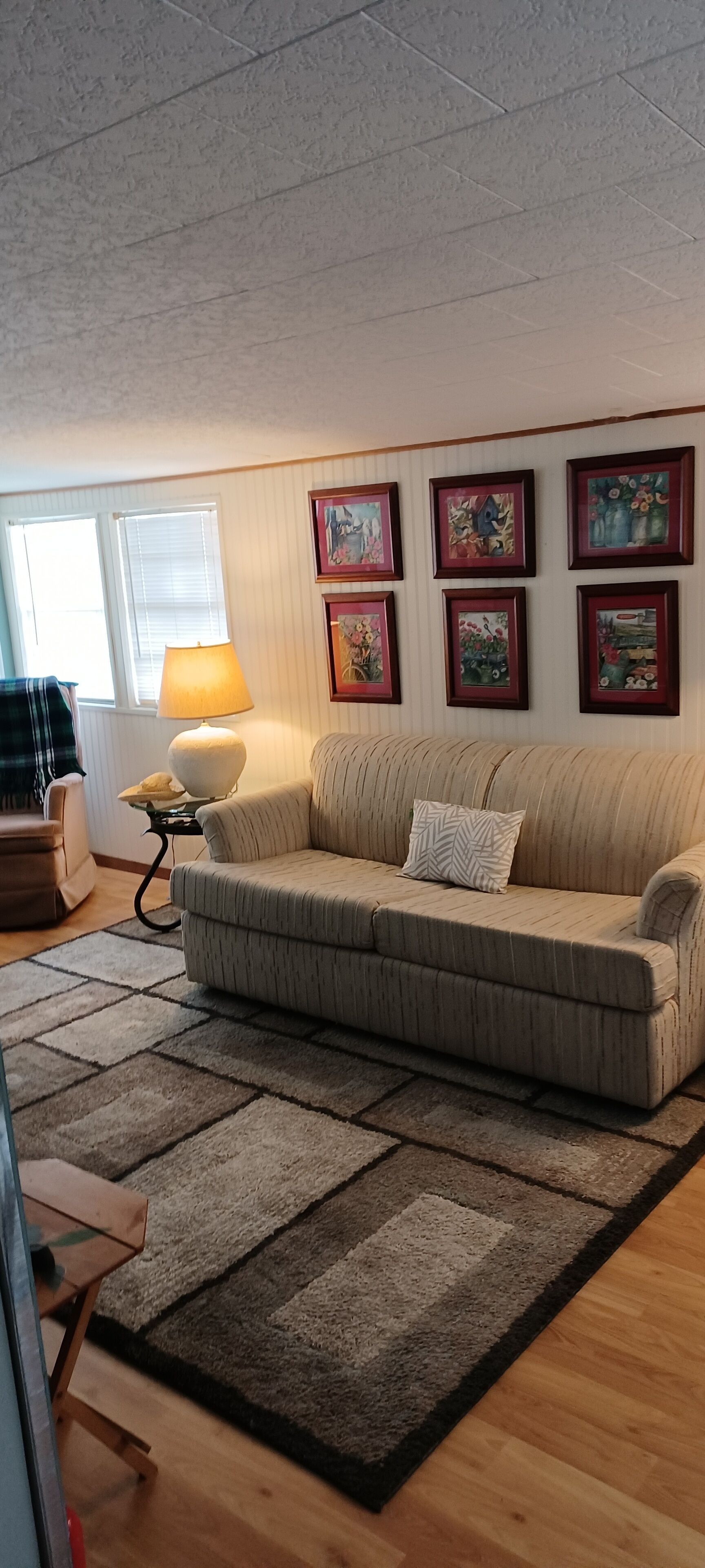 Cozy home 45 minutes from SPI in gated community.