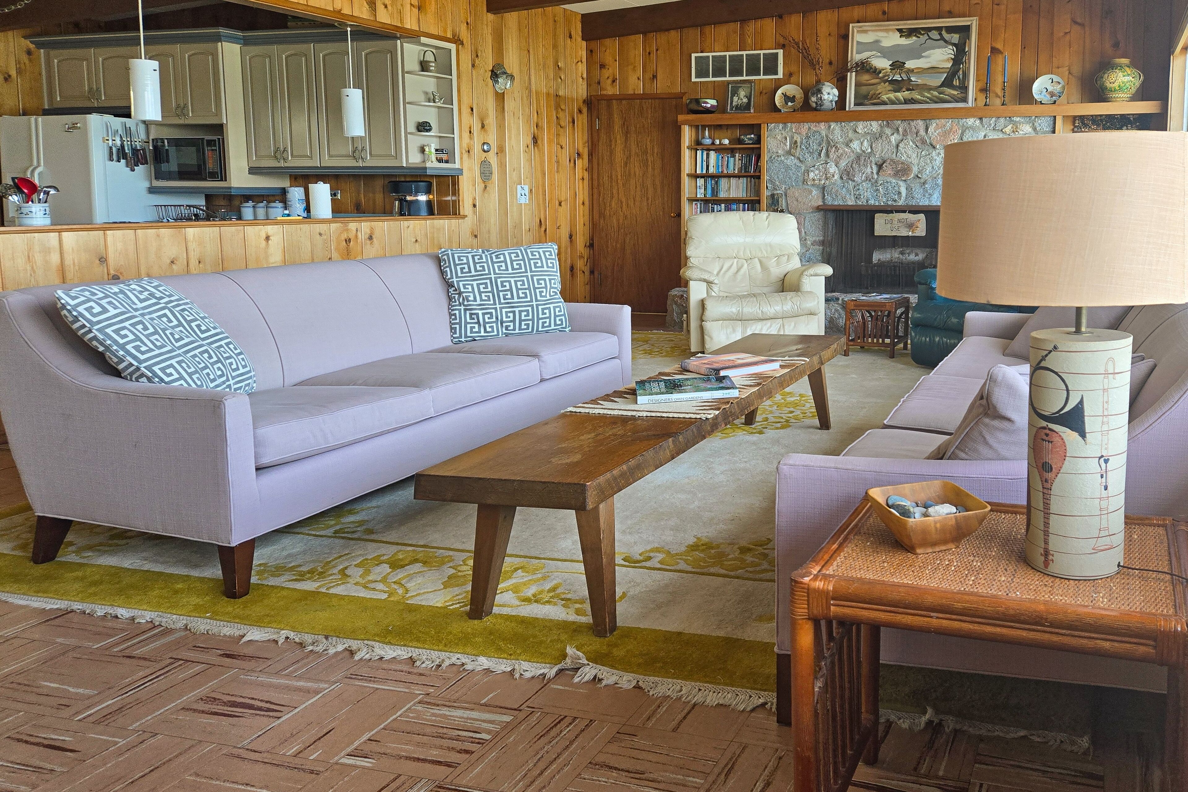 Spacious vacation gem on Crystal Lake w/gas fireplace, WiFi, central AC, firepit