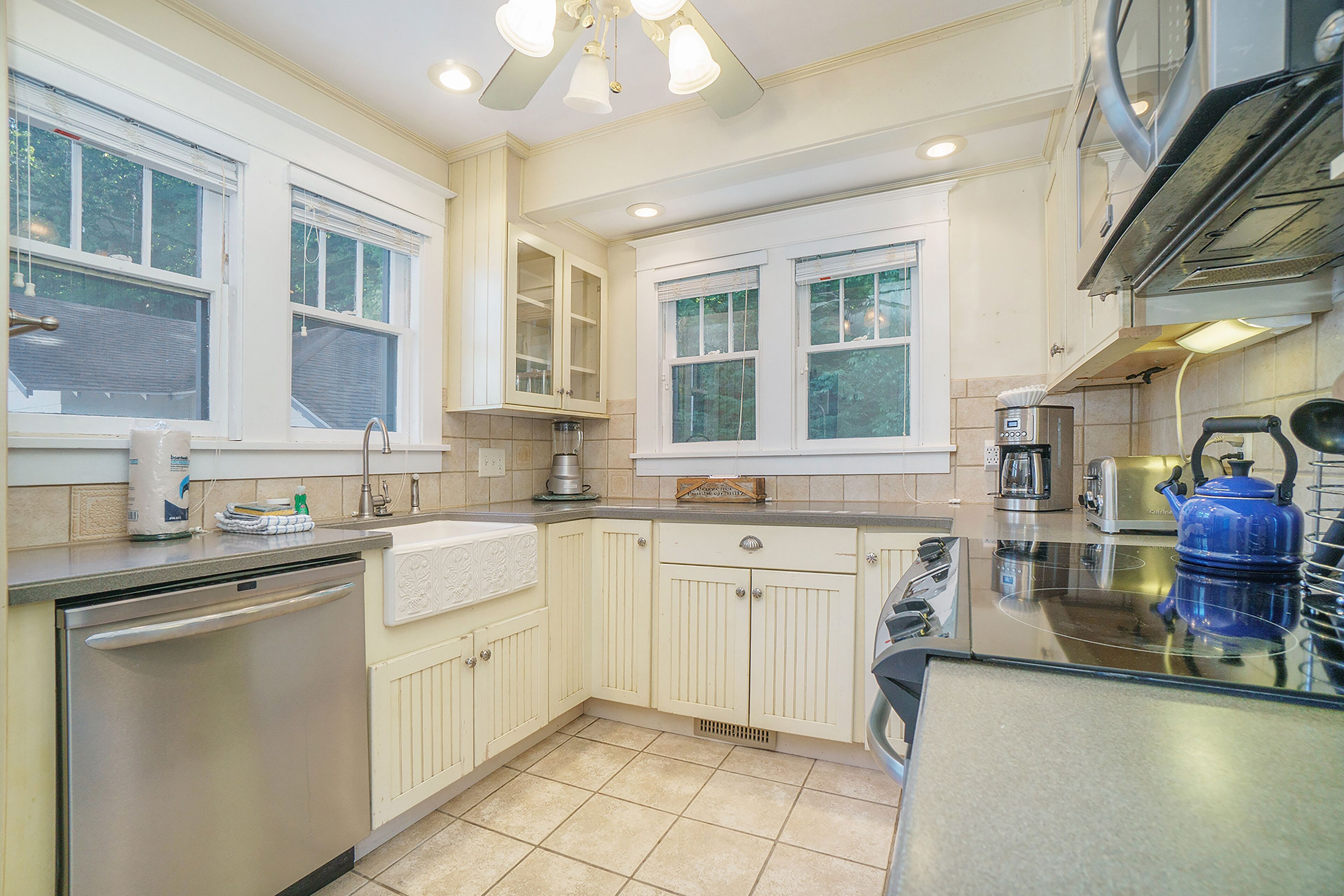 Downtown Beulah home overlooking Crystal Lake w/firepit, adult bikes - dogs OK