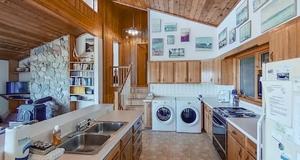 Crystal Lake retreat w/terrific lake views, private waterfront, firepit, 2 bikes