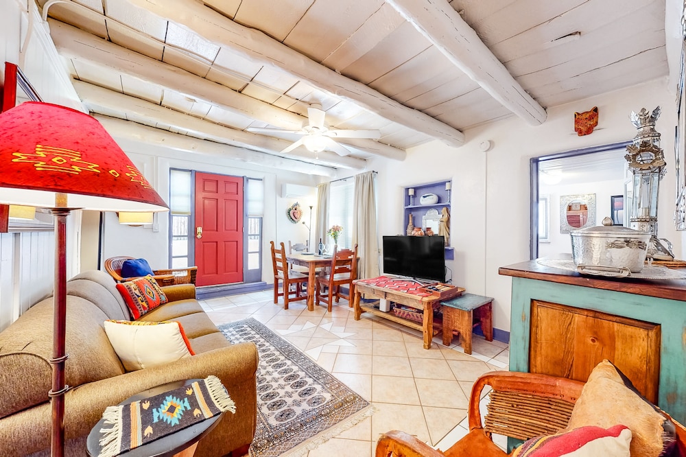Charmed casita with private yard, patio, & walk to the plaza - snowbirds welcome