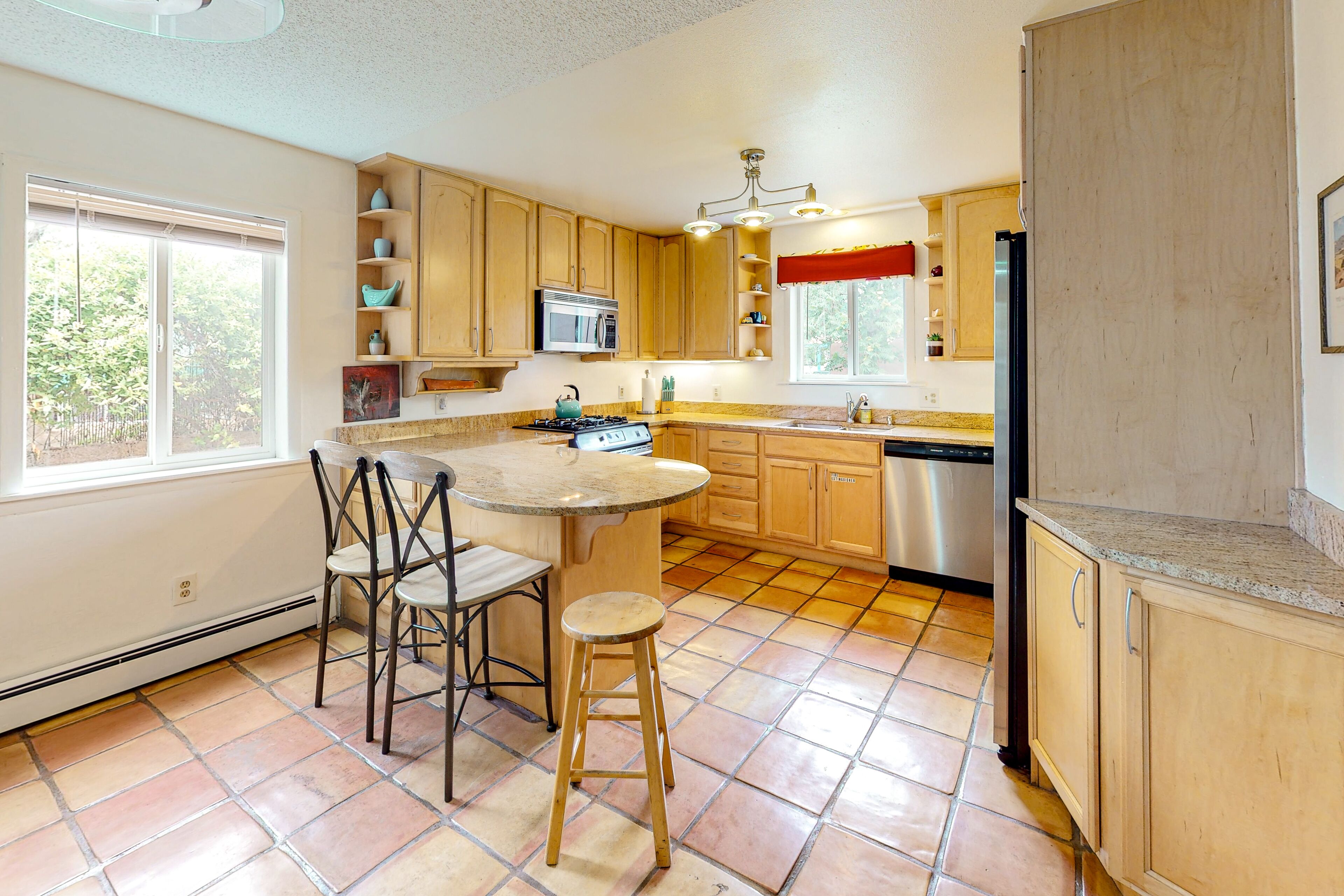 冰箱、微波炉、烤箱、炉灶