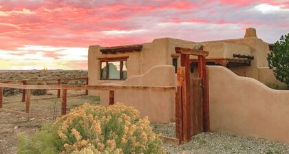 Charming adobe home with mountain views & natural light - central to attractions