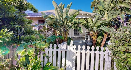 Newly-upgraded home with Diamond Head views - walk to Waikiki Beach