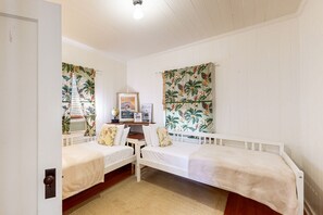 2 bedrooms, free internet, bed sheets