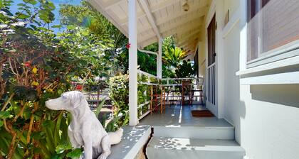 Charming cottage close to everything - walk to beach, zoo, & park