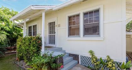 Charming cottage close to everything - walk to beach, zoo, & park