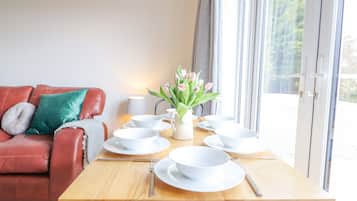 Cottage | Private kitchen | Fridge, dishwasher, electric kettle, toaster